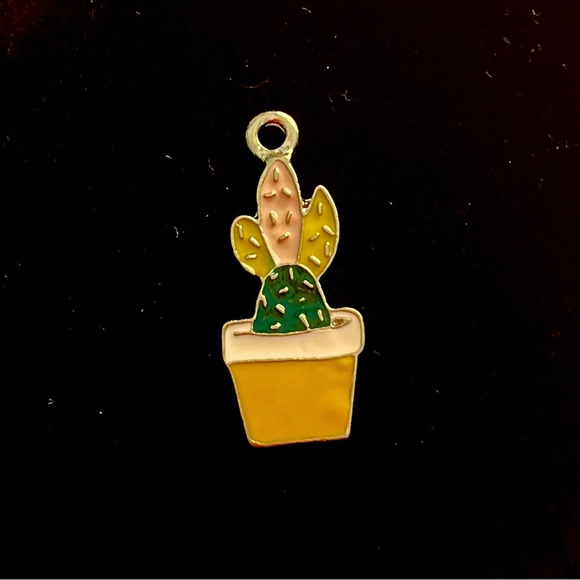 Handmade gold cactus earrings - Picture 5 of 7
